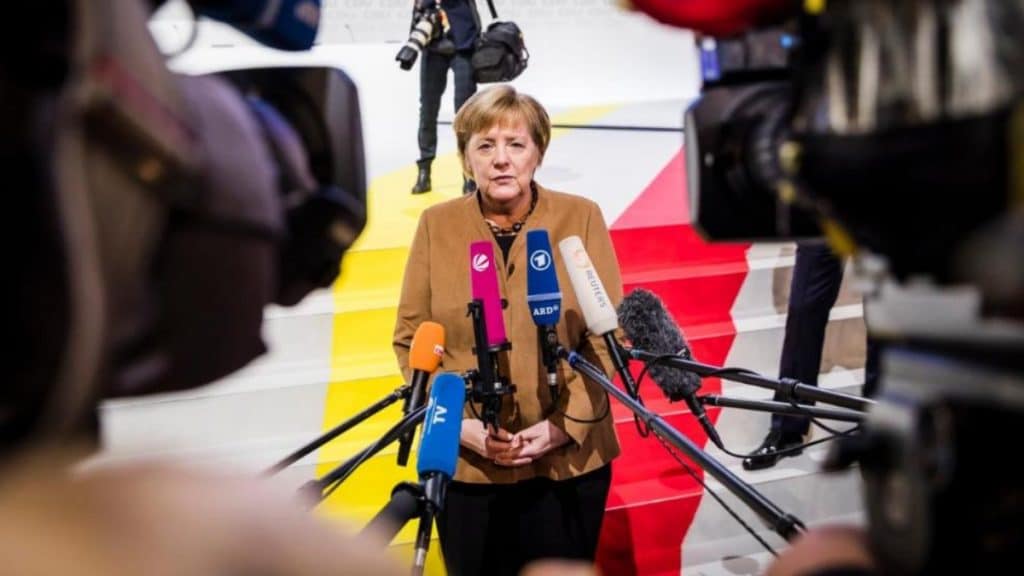 Общество: Репортер ZDF раскрыл тайны медийных выступлений Меркель