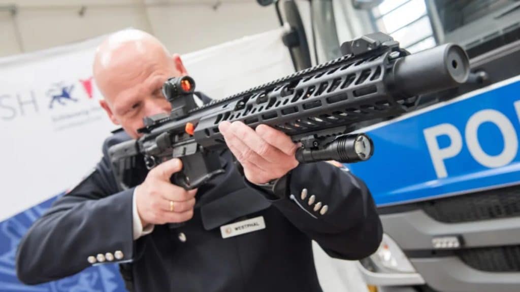 Общество: 1800 берлинских полицейских должны делить между собой 56 винтовок