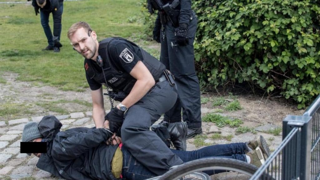 Происшествия: Берлин: полиция не может справиться с наркодилерами в парке Герлицер