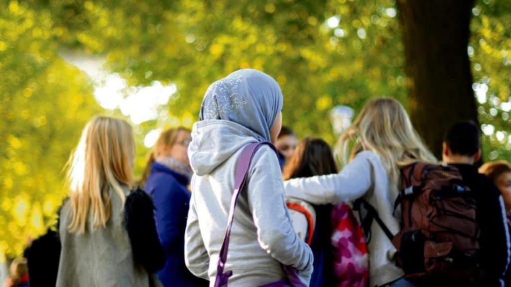 Общество: В Австрии ввели запрет на ношение платков в начальных школах. Нужен ли такой закон и в Германии?