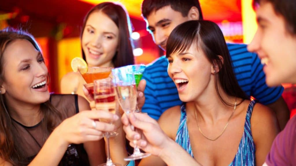 Общество: В Германии все меньше подростков регулярно потребляют алкоголь