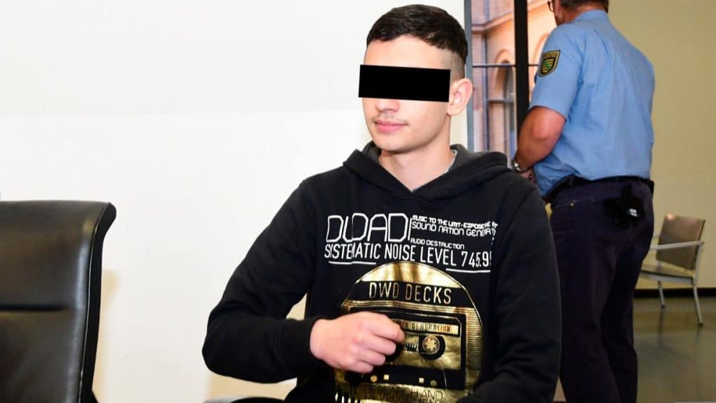 Происшествия: В Дрездене 19-летний парень набросился на таксиста с ножом