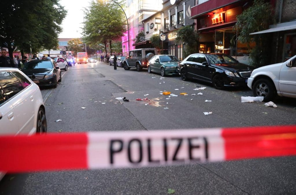 Происшествия: В Гамбурге молодой человек стал жертвой ножевой атаки