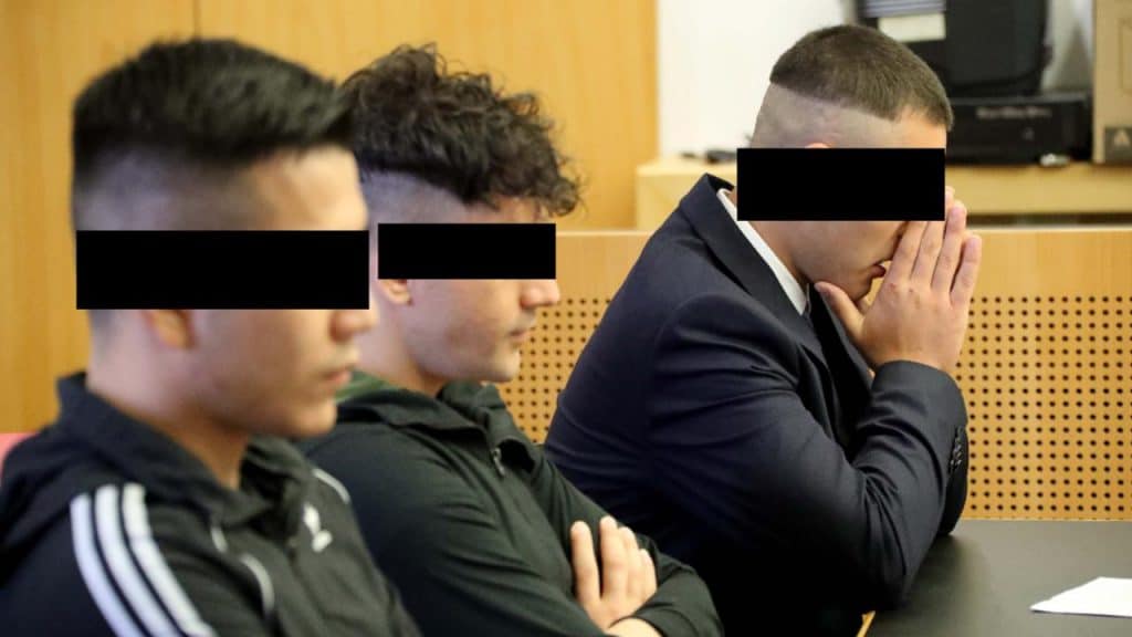 Общество: В Баварии судят беженцев, которые изнасиловали немецкую школьницу