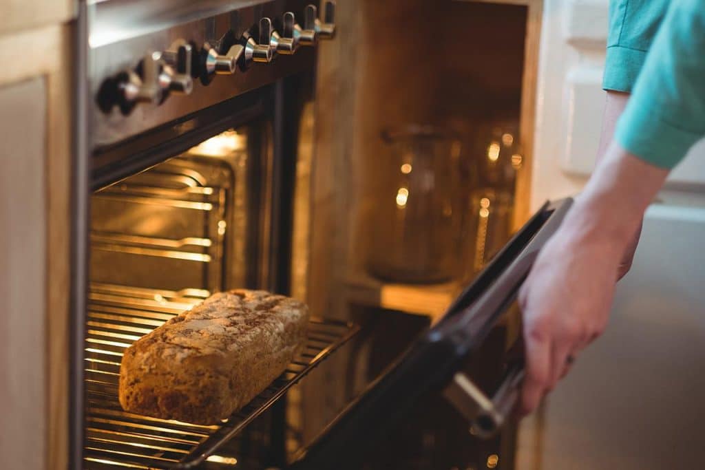 Домашние хитрости: Имеет ли смысл заранее разогревать духовку для приготовления продуктов