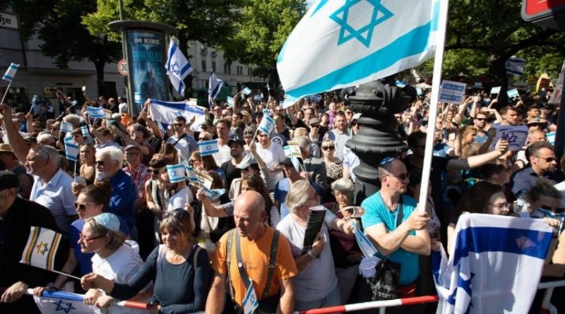 Общество: Берлин: сотни людей вышли на протест против марша Аль-Кудс