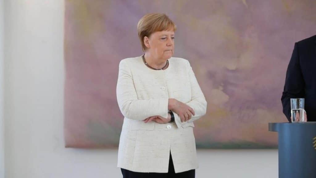 Общество: Разведывательные службы активно собирают информацию о состоянии здоровья Меркель