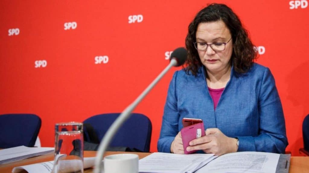Политика: Андрес Налес сменила номер телефона: почему бывший лидер СДПГ обрывает большую часть связей?