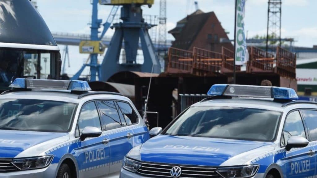 Происшествия: Мекленбург-Передняя Померания: полицейские домогались несовершеннолетних девочек