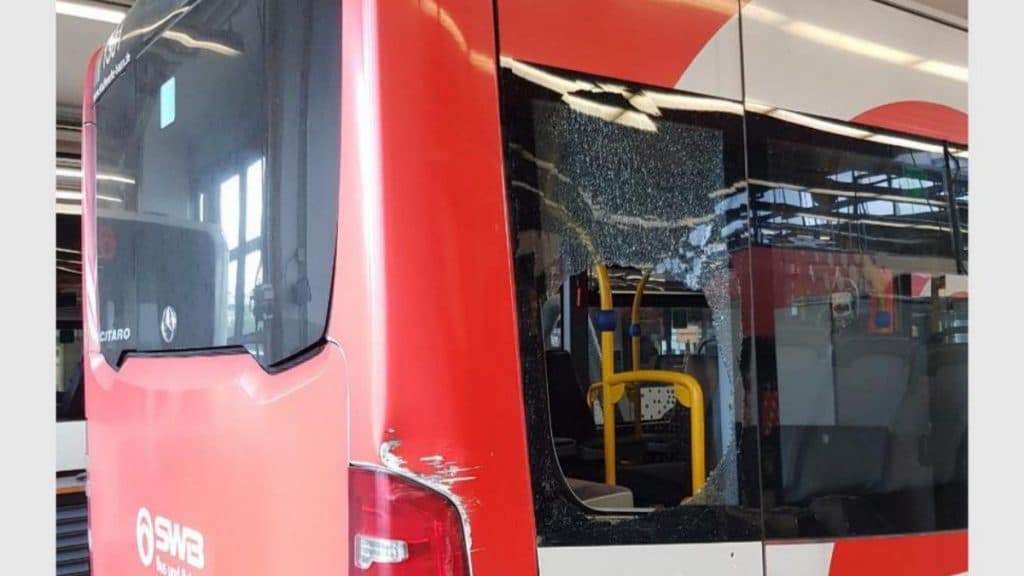 Происшествия: Во Бонне из окна движущегося автобуса вылетел ребенок