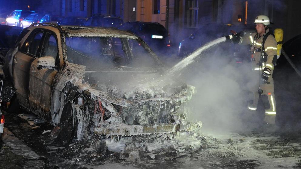 Происшествия: Тайные поджигатели уничтожили в Берлине за ночь 12 автомобилей