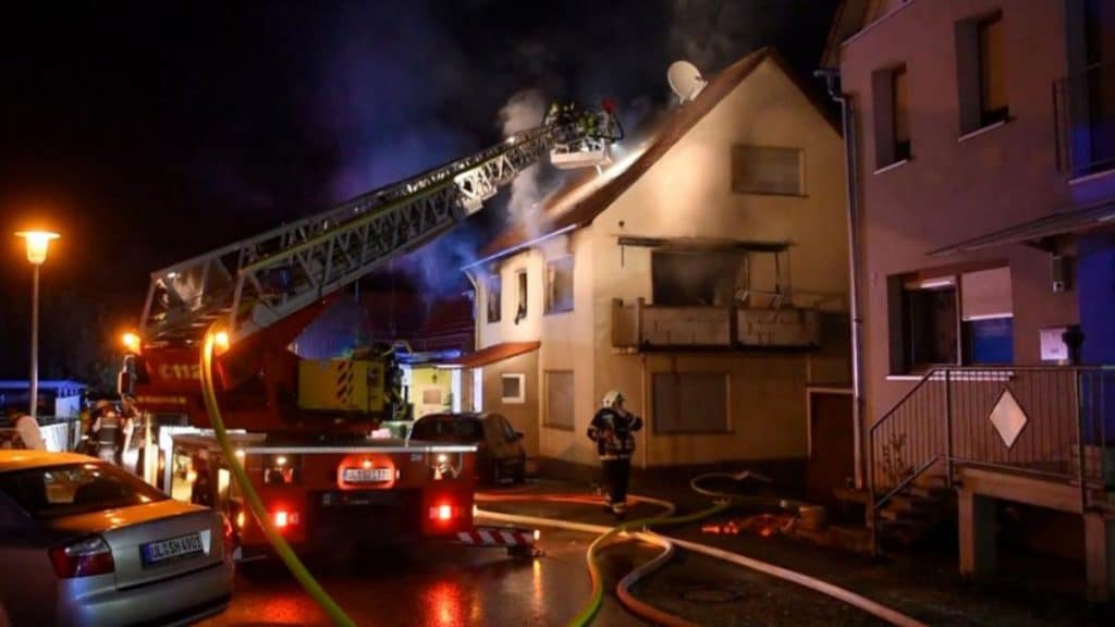 Происшествия: В Баден-Вюртемберге мужчина поджег дом из-за страха потерять жену