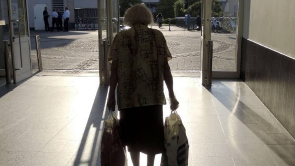 Деньги: За чертой бедности: каждый второй пенсионер в Германии получает менее €900