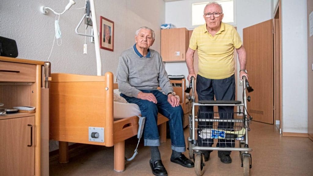 Общество: Власти Баден-Вюртемберга выгоняют пенсионеров из домов престарелых