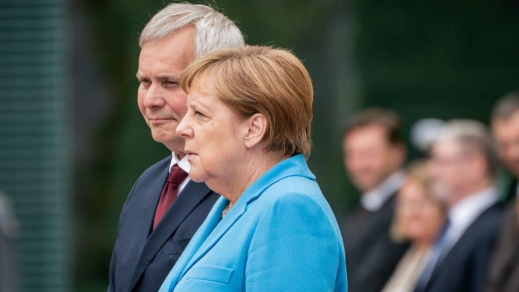 Политика: Волнения усиливаются: у Меркель случился третий приступ