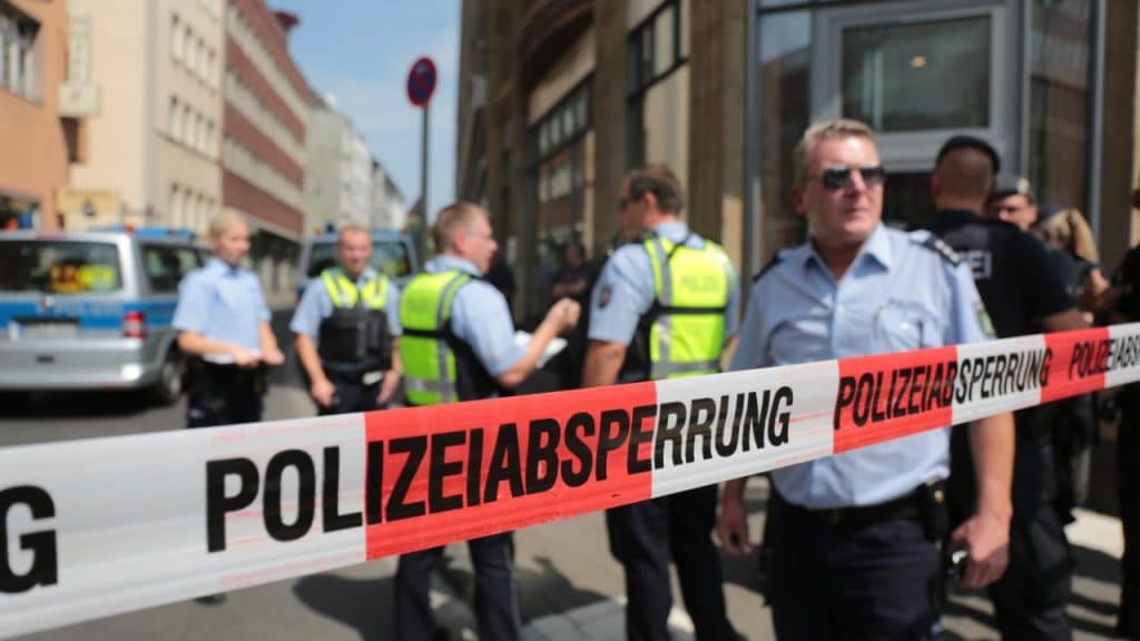 Общество: Жители Германии считают, что полиция не может их защитить