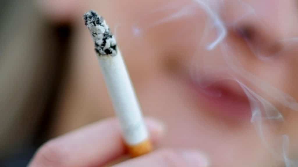 Здоровье: Несколько сигарет в день удваивают риск сердечных заболеваний