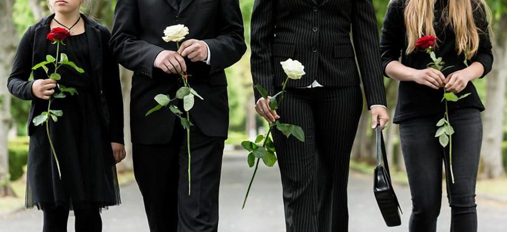 Общество: Жители Германии все чаще берут кредиты на похороны родных