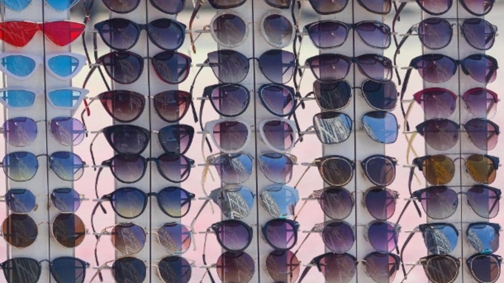 Домашние хитрости: Простой тест поможет определить некачественные солнцезащитные очки