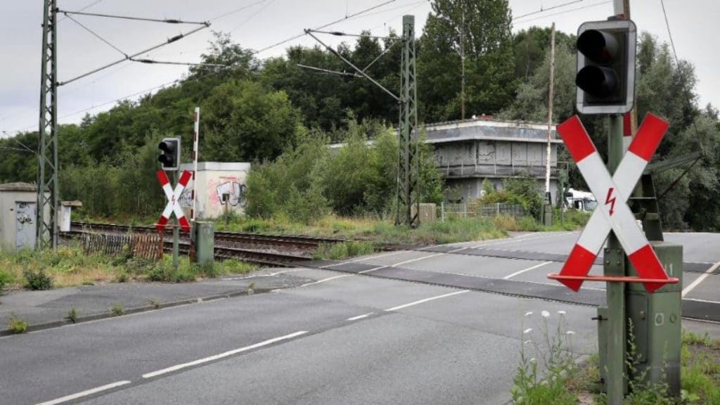 Происшествия: Северный Рейн-Вестфалия: вооруженный преступник тяжело ранил школьницу и сбежал