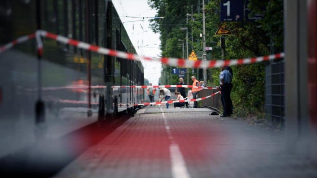 Происшествия: Северный Рейн-Вестфалия: на вокзале мужчина толкнул женщину под колеса поезда