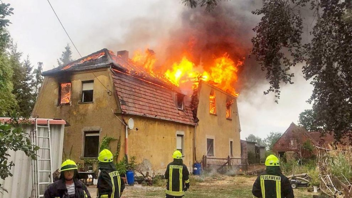 Бранденбург: мужчина спас от огня соседку и ее четверых детей