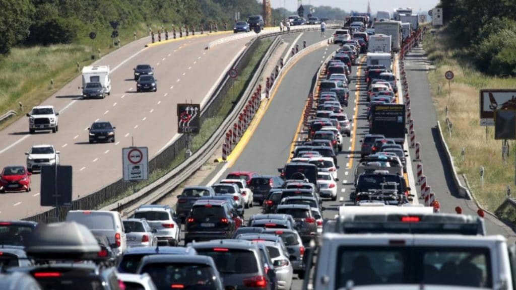 Общество: На этих автобанах ожидаются пробки в связи с началом летних каникул в Германии