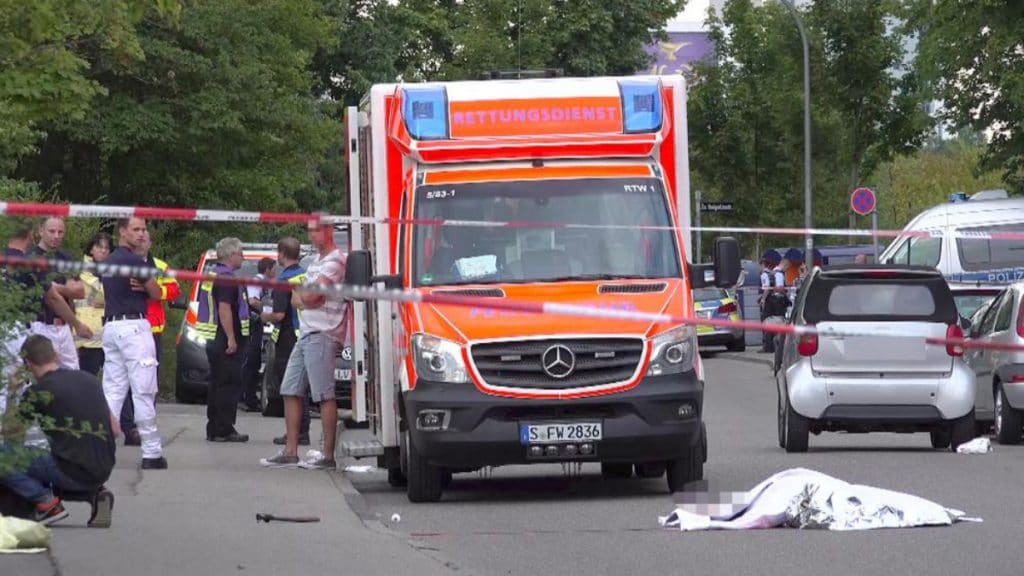 Происшествия: В Штутгарте человека зарубили мечем прямо на улице
