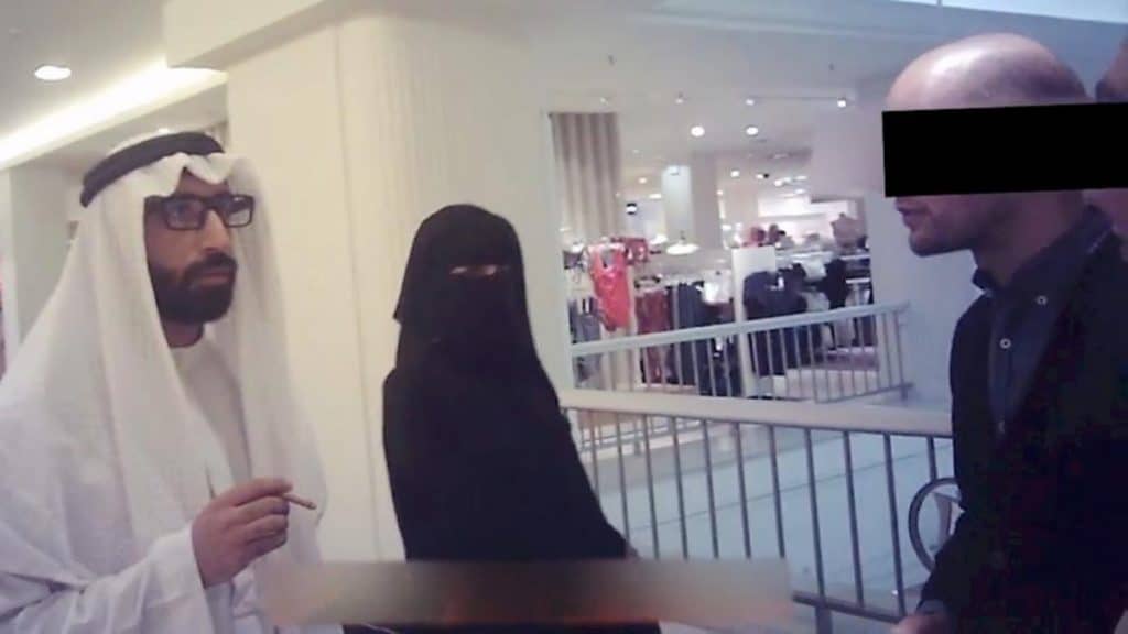 Общество: В Гамбурге на шопинг приезжал фальшивый шейх