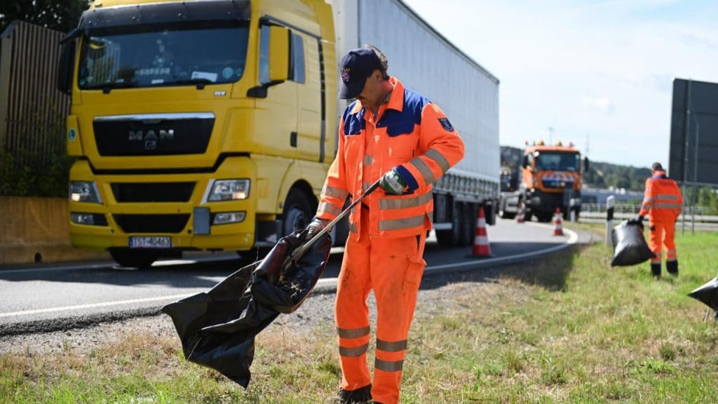 Общество: Немецкие автобаны превращаются в свалки мусора