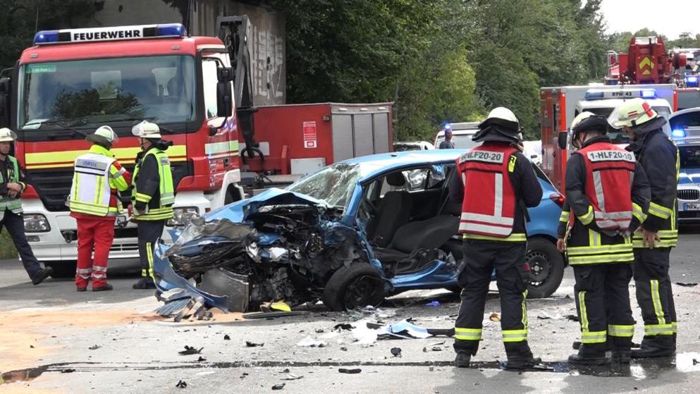 Происшествия: Происшествия: Происшествия: В Дортмунде водитель решил воспользоваться аварийной полосой, поставив под угрозу жизни пострадавших рис 2