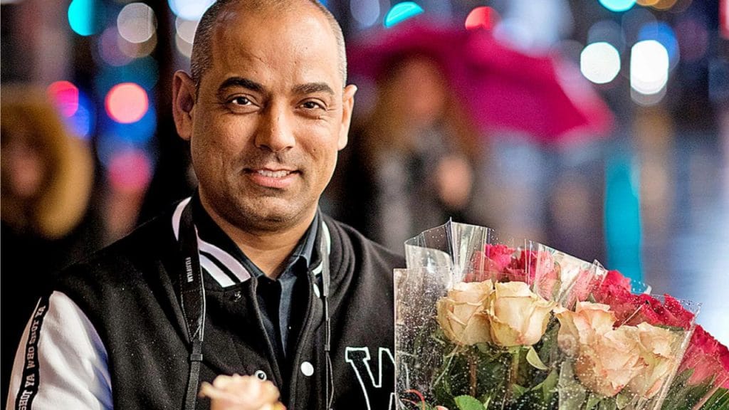 Общество: Прибыльный бизнес: беженец зарабатывает тысячи на продаже цветов