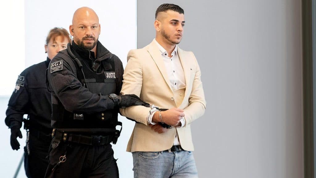 Происшествия: Беженцу, который зарезал мужчину в Хемнице, вынесли приговор