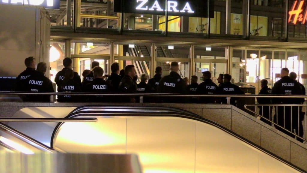 Происшествия: В торговом центре Дуйсбурга нашли взрывное устройство