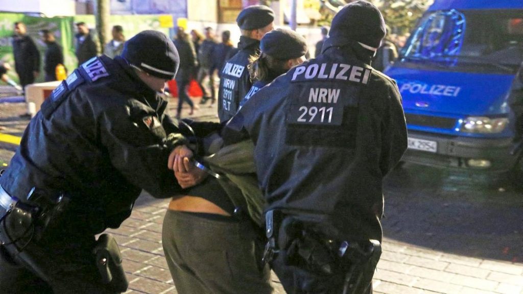 Общество: Министр Северного Рейна-Вестфалии: «Жители Германии должны знать национальность преступников»