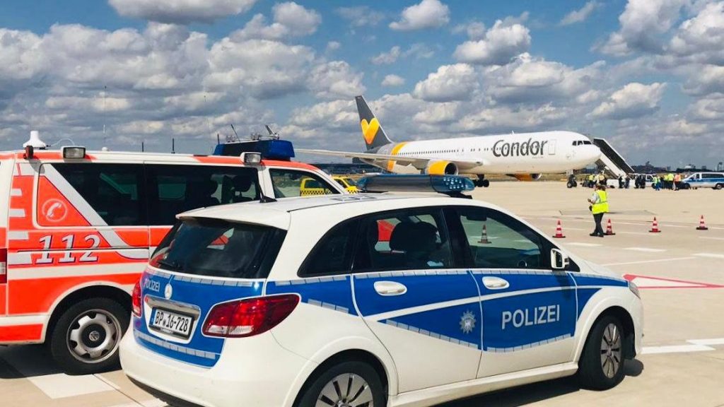 Происшествия: 227 пассажиров застряли в аэропорту Франкфурта из-за угрозы взрыва