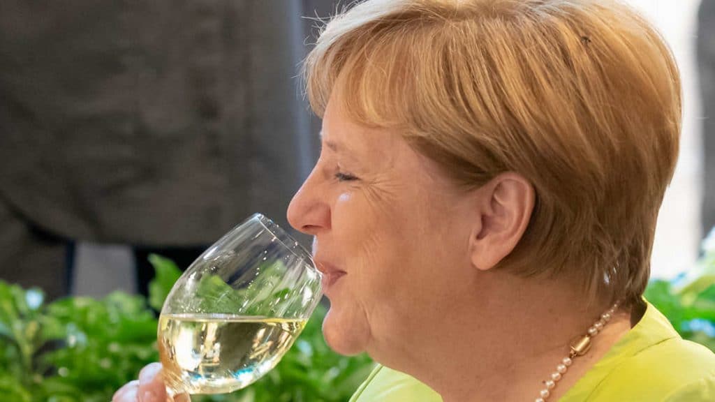 Политика: Меркель вернулась из отпуска. С новыми силами она приступает к решению старых проблем