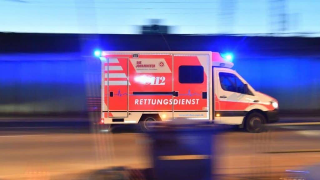 Происшествия: Франкфурт: неизвестный сбил пешехода и проехал с ним на капоте три километра