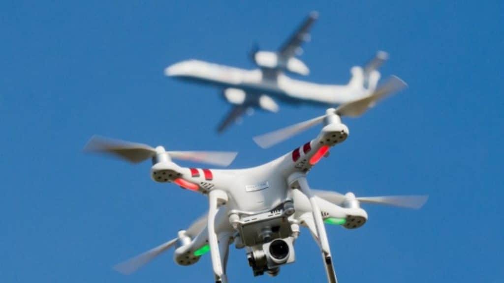 Общество: Федеральное правительство защитит аэропорты от частных дронов