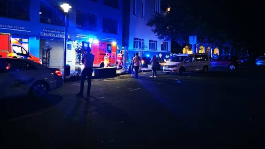 Происшествия: Северный Рейн-Вестфалия: группа агрессивных мужчин напала на полицейских