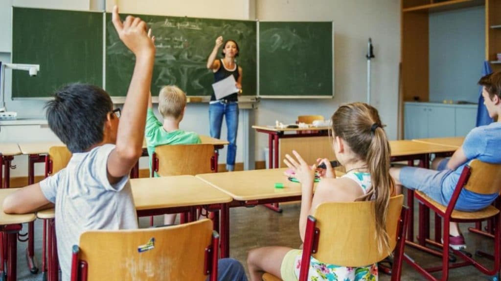 Политика: Политик от ХДС/ХСС требует, чтобы дети, которые не знают немецкий, не посещали начальные школы