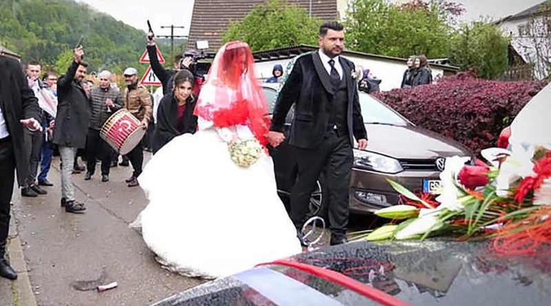 Свадьба в краснодаре со стрельбой. Стрельба на свадьбе. Армянская свадьба стрельба. Стрельба свадебный кортеж. Армянская свадьба кортеж.