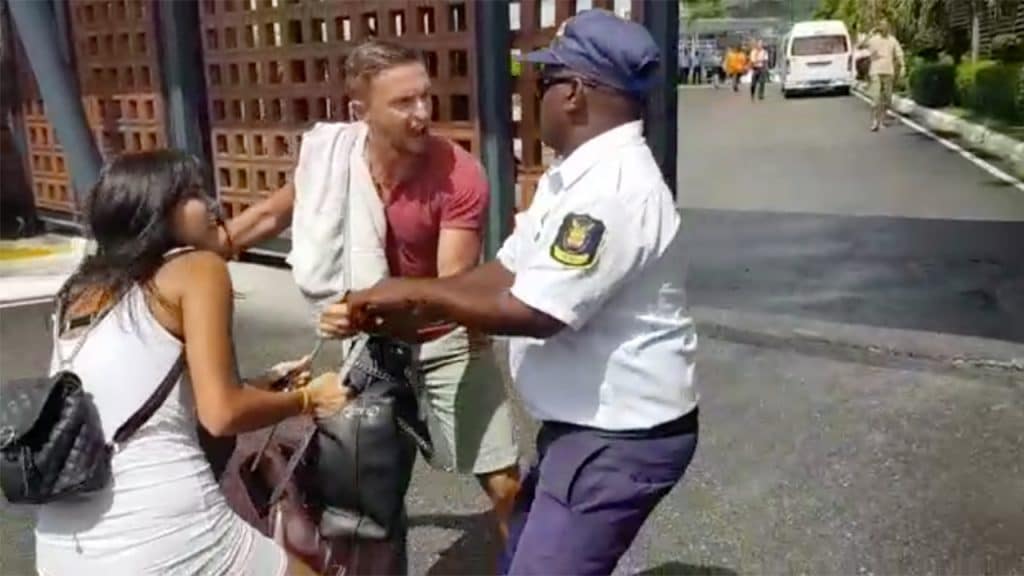 Общество: Немецких туристов силой удерживают в отеле Доминиканской Республики и требуют денег