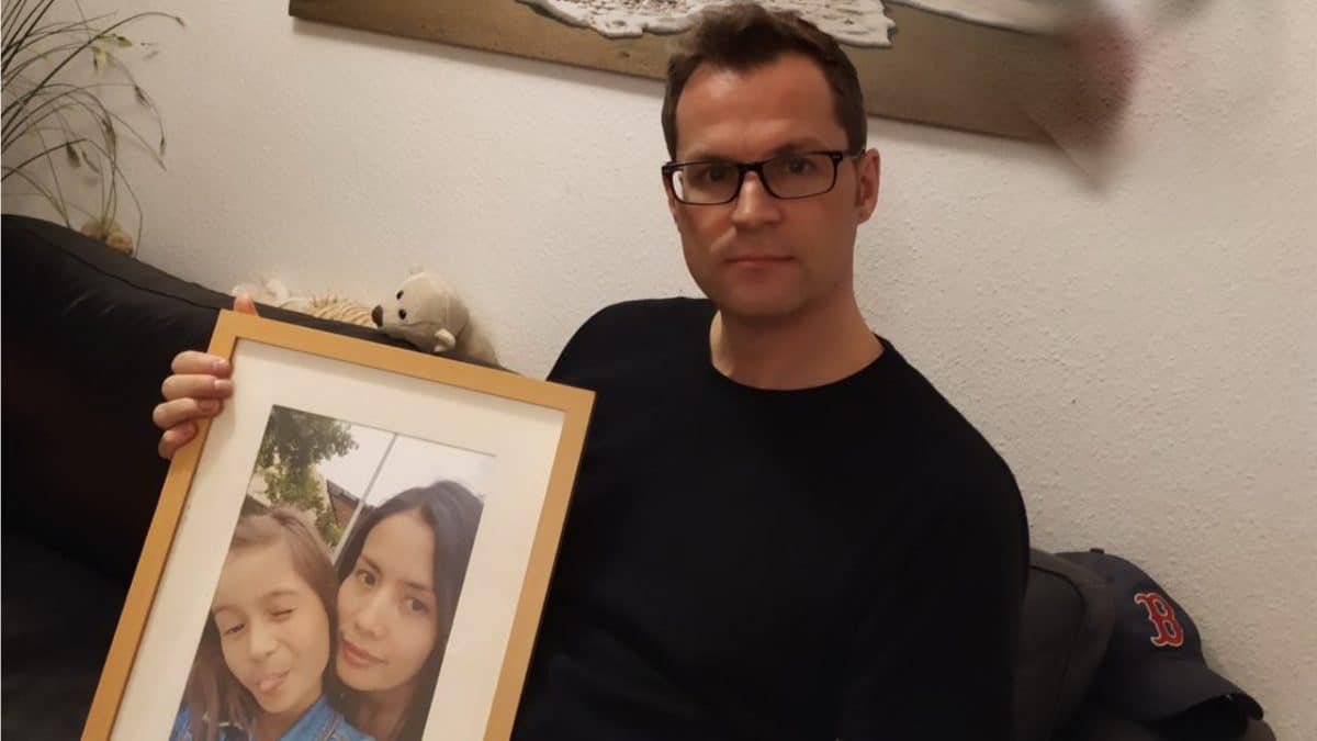 Житель Штутгарта вынужден оплатить самолет для умершей жены