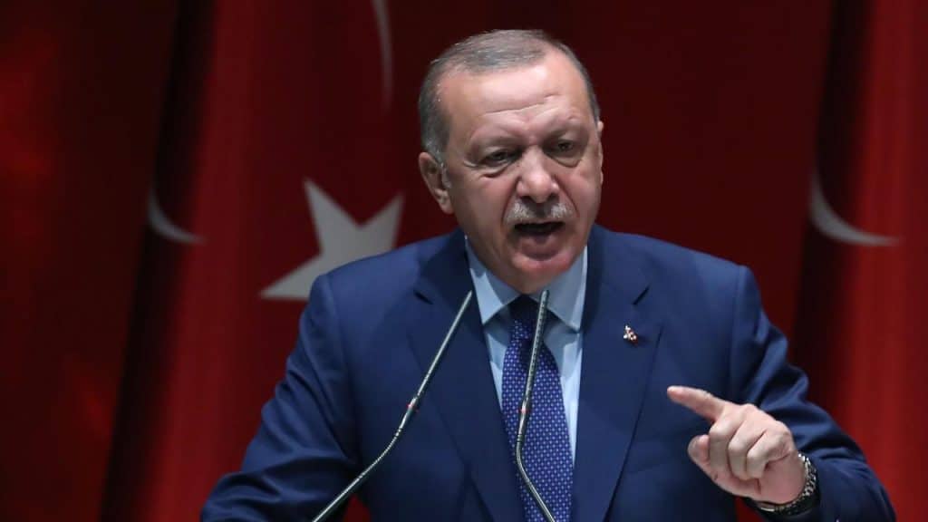 Политика: Эрдоган пригрозил отправить в Европу 4 миллиона сирийских беженцев