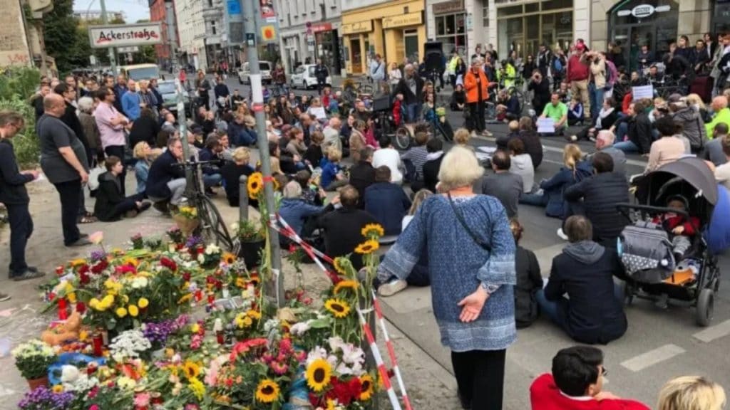 Происшествия: В Берлине оплакивали четырех жертв, погибших в ужасном ДТП