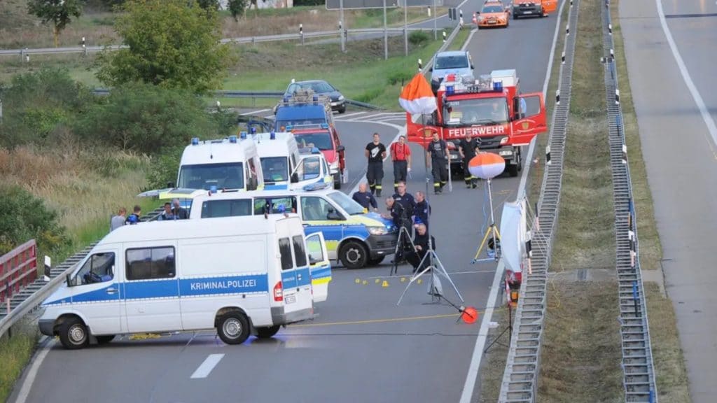 Происшествия: Берлин: на автобане А10 полицейские застрелили мужчину