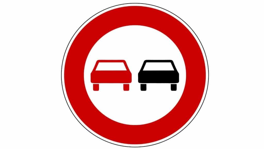 Закон и право: Тонкости ПДД в Германии: какие транспортные средства можно обгонять, даже если стоит этот знак?