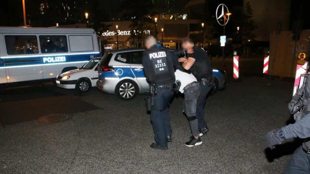 Происшествия: В Берлине на мосту Обербаумбрюкке за одну ночь совершили сразу два нападения: три человека пострадали