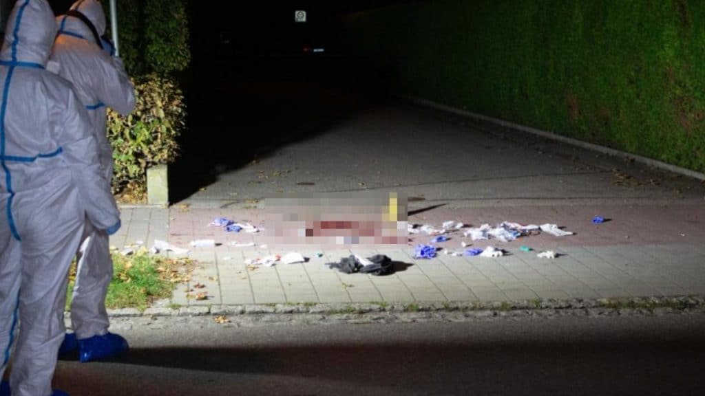 Происшествия: Бавария: посреди улицы обнаружили окровавленного парня